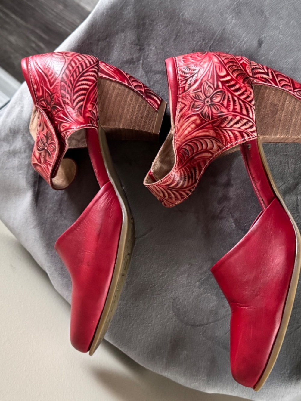L’Artiste Spring Step Red Toolie - Picture 3 of 4